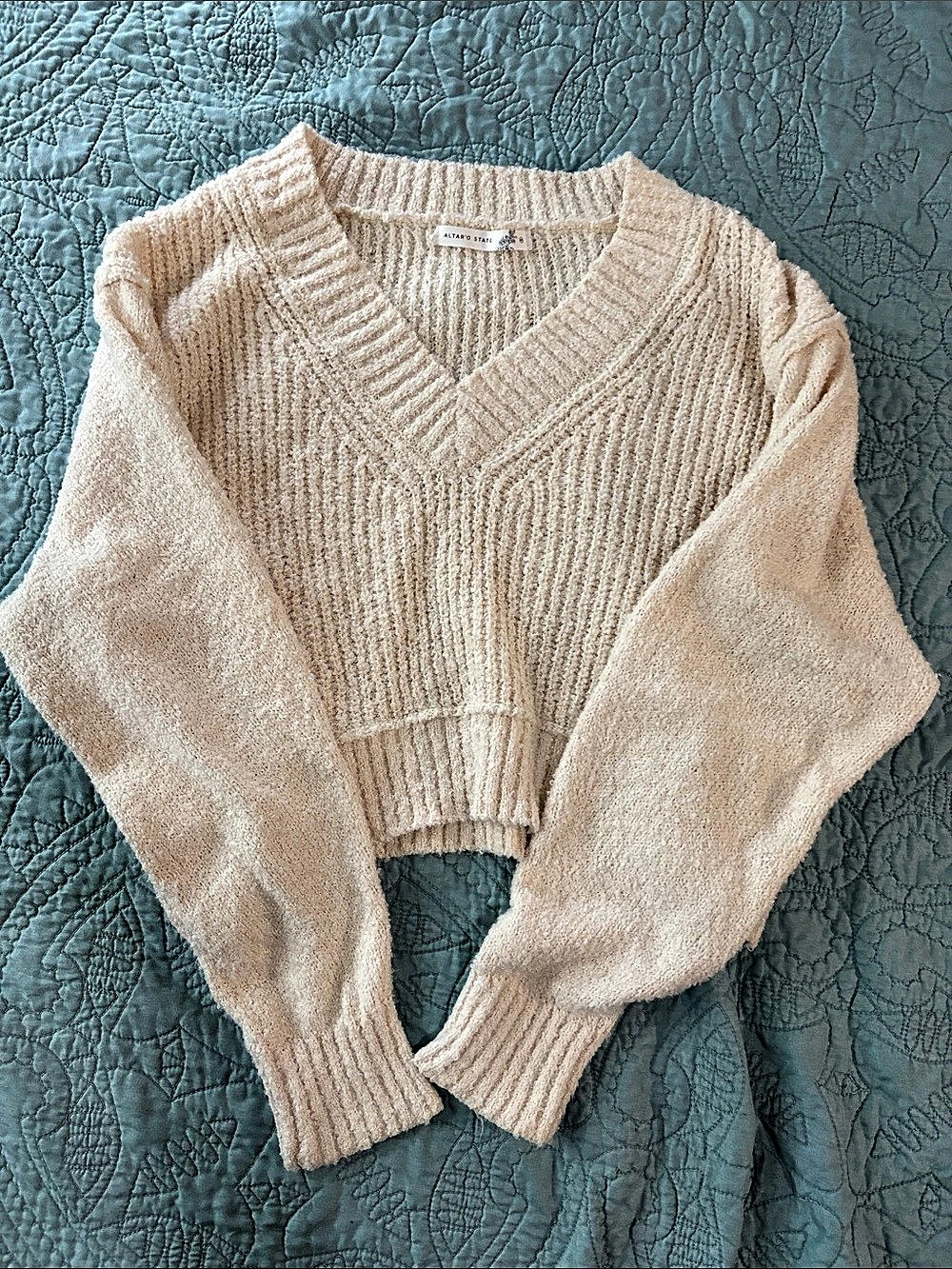 Altar'd State Fuzzy V-Neck Cropped Sweater Cream Size Medium
